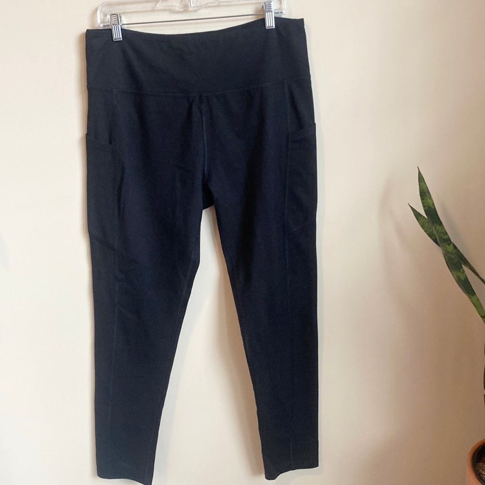 Earth Yoga Black High-Waist Leggings with Pockets